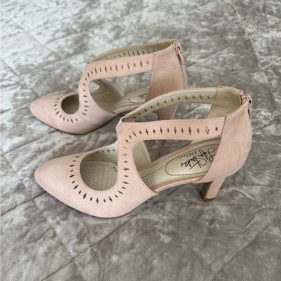 Life Stride Giovanno  Pink Cutout Heels 9.5 - Picture 2 of 8